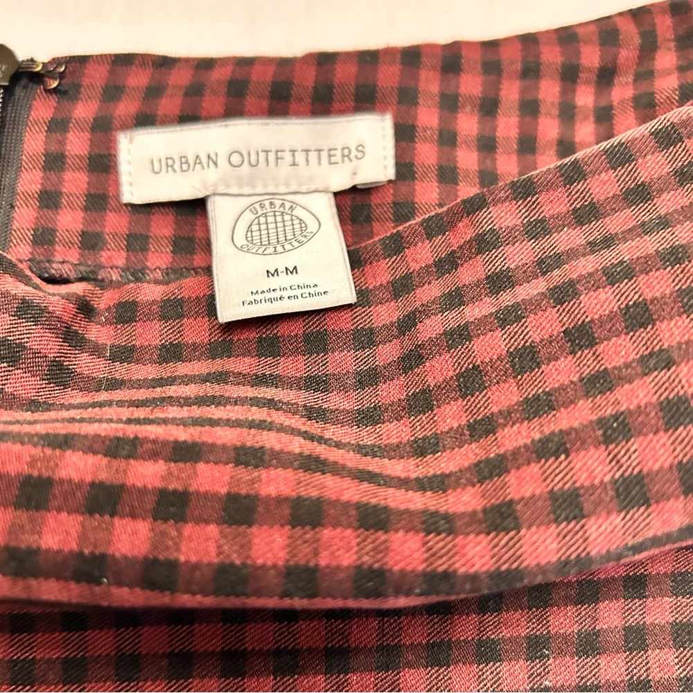 URBAN OUTFITTERS Size M Mini Skirt Gingham Plaid Garnet Black w/ Pockets Stretch - Picture 4 of 5
